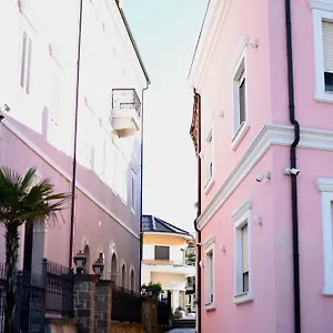 Rosa Apartment
